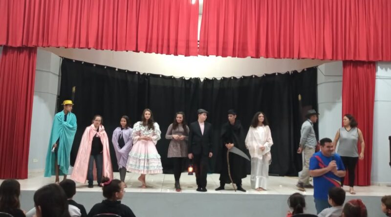 Escola De Teatro De Rondon Realiza Apresenta Es Em Tapira Tribuna De