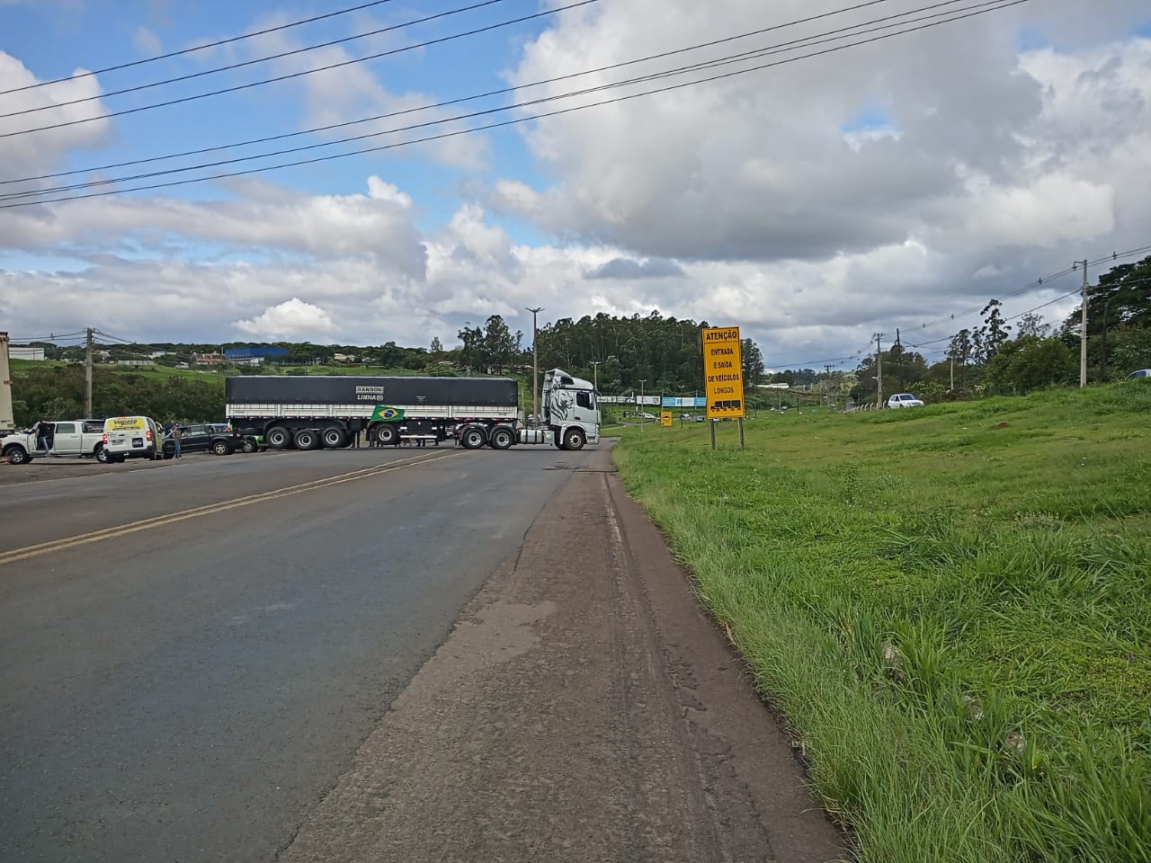 Caminhoneiros Bolsonaristas Bloqueiam Pr E Trechos De Todo O Pa S