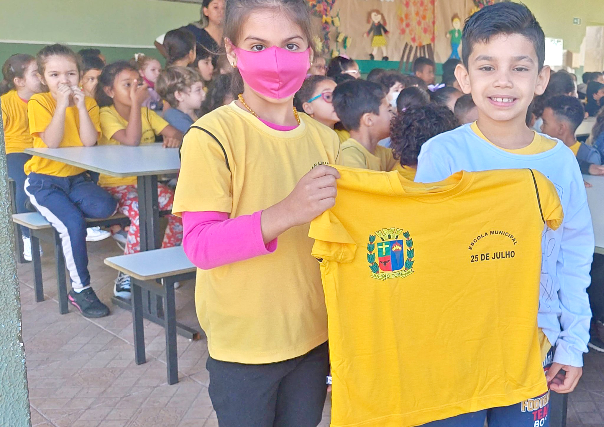 Educa o De S o Tom Entrega Kits De Uniformes Aos Alunos Tribuna De educa-o-de-s-o-tom-entrega-kits-de-uniformes-aos-alunos-tribuna-de