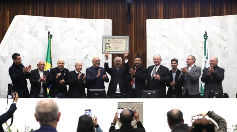 Assembleia Legislativa entrega o título de Cidadão Benemérito do Paraná ao empresário Ivo Pierin Júnior